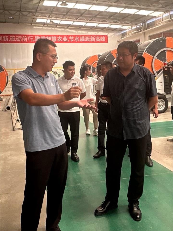 六月二十七日，臨沂市郯城（chéng）縣（xiàn）農業農村（cūn）局（jú）副局長呂傑，帶領局機關高標準農田建設負責人（rén）及施工標段經理，來黄瓜视频app進行考查